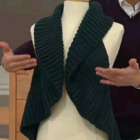 3/$30 VT Luxe Teal Chunky Ruffle Convertible Cab - Picture 2 of 3